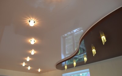 Монтаж натяжного потолка и светильников